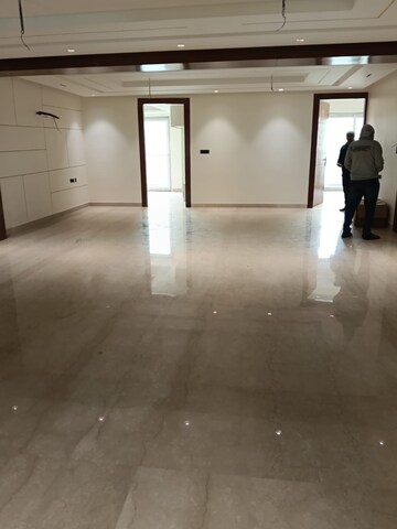 Room in 4 BHK Builder Floor at Ansal Plaza Sector-23, Sector 23 – for Rent