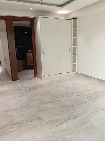 Room in 4 BHK Builder Floor at Ansal Plaza Sector-23, Sector 23 – for Rent