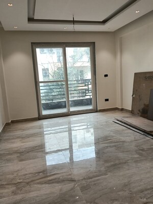 Room in 4 BHK Builder Floor at Ansal Plaza Sector-23, Sector 23 – for Rent