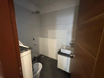 Bathroom in 3 BHK Apartment at Pir Machalla – for Rent