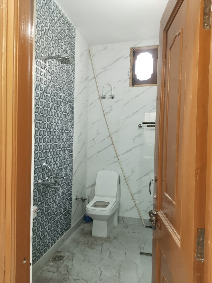 Bathroom, espire-towers 2.5 Bedroom 1800 Sq.Ft. Builder Floor In Sector 37 Faridabad 9658245