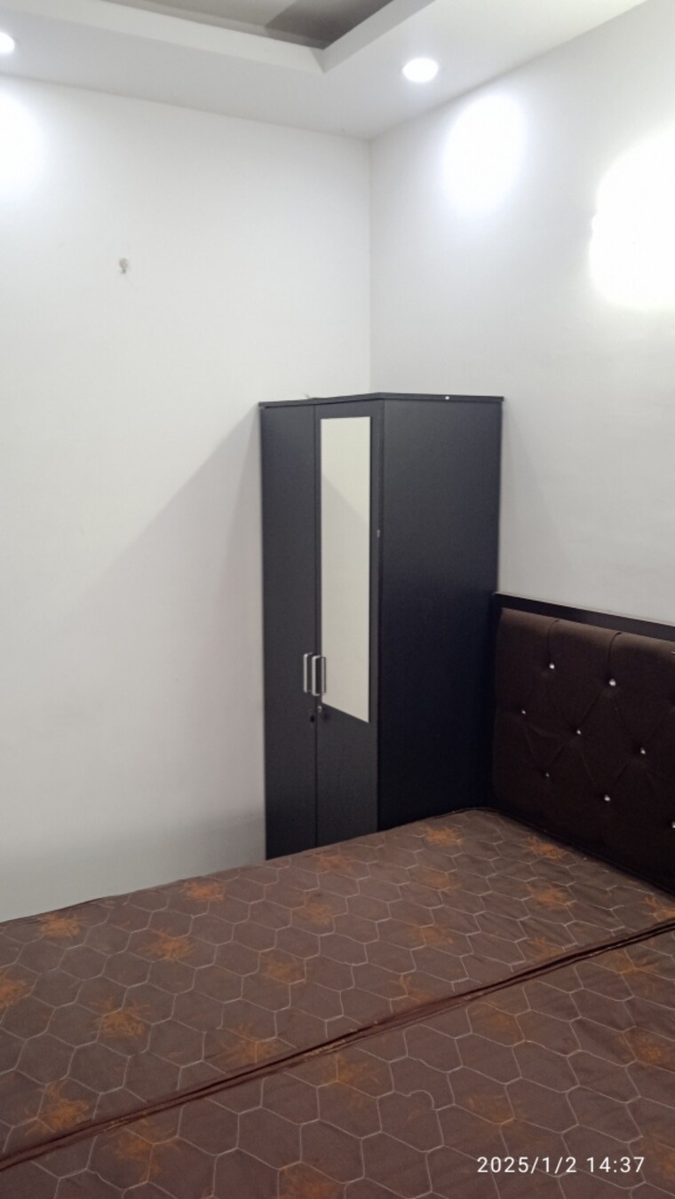 Room, sector 44 Pg For Boys & Girls In Sector 44 9658351