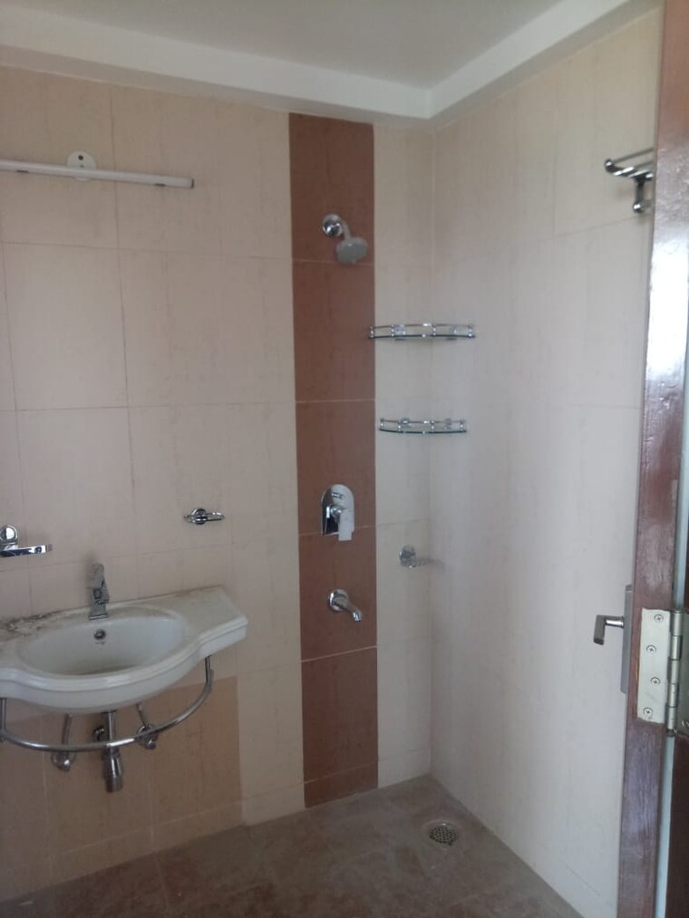 Bathroom, ramprastha-city-the-view 3 Bedroom 1565 Sq.Ft. Apartment In Sector 37d Gurgaon 9658261