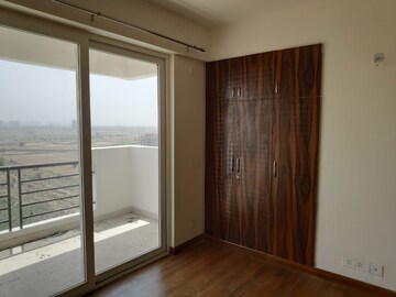 Room in 3 BHK Apartment at Ramprastha City The View, Sector 37d – for Rent