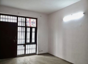 Room in 3 BHK Apartment at Omaxe Heights, Sector 86 – for Sale