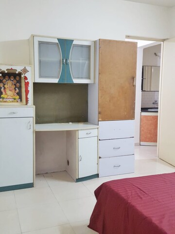 Furnished Amenities in 2 BHK Apartment at Magarpatta Daffodils Apartment, Hadapsar – for Rent