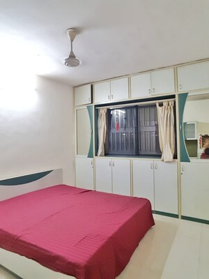 Room in 2 BHK Apartment at Magarpatta Daffodils Apartment, Hadapsar – for Rent