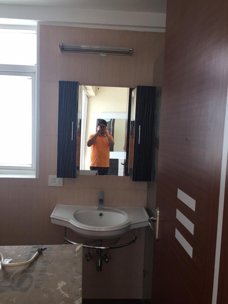 Bathroom, ramprastha-city-the-edge-towers 2 Bedroom 1310 Sq.Ft. Apartment In Sector 37d Gurgaon 9658397
