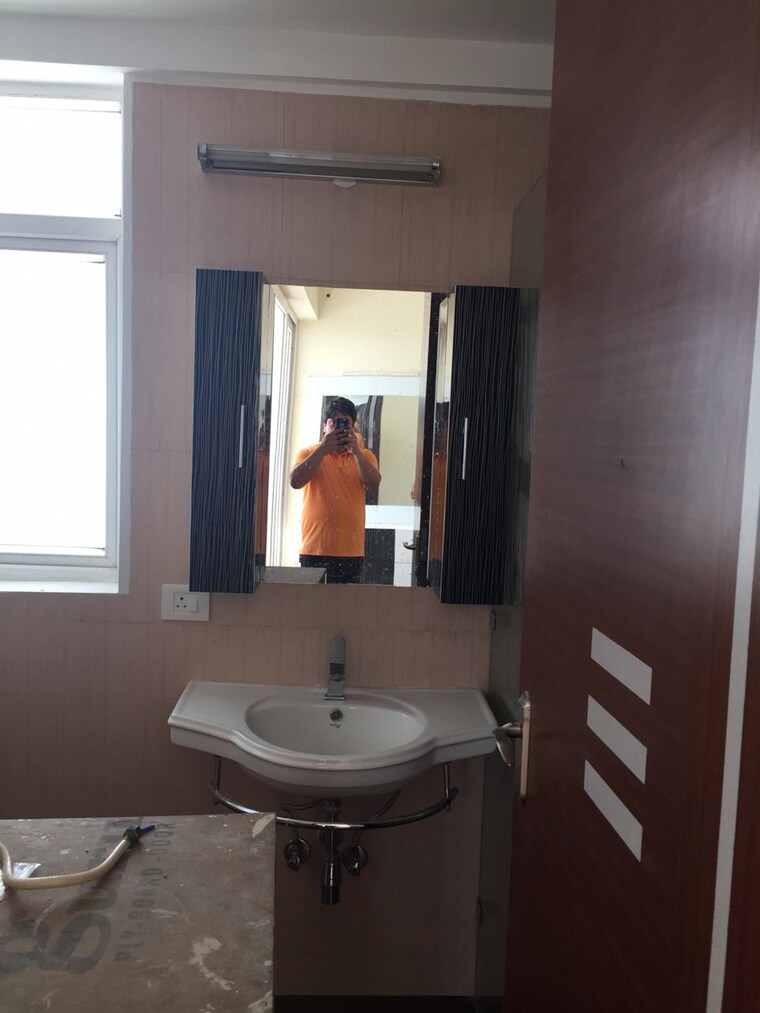 Bathroom, ramprastha-city-the-edge-towers 2 Bedroom 1310 Sq.Ft. Apartment In Sector 37d Gurgaon 9658397