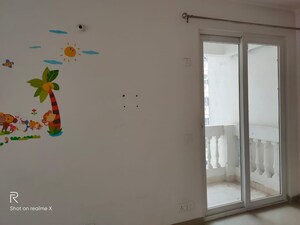 Room in 2 BHK Apartment at Ramprastha City The Edge Towers, Sector 37d – for Rent