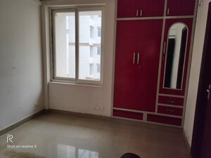Room in 2 BHK Apartment at Ramprastha City The Edge Towers, Sector 37d – for Rent