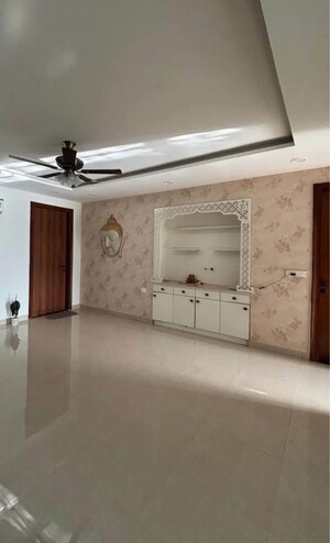 Room in 2 BHK Apartment at Sector 23 – for Rent