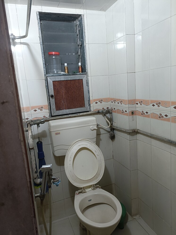 Bathroom, ashirwad-chs-andheri-east 1 RK 300 Sq.Ft. Apartment In Andheri East Mumbai 9658424