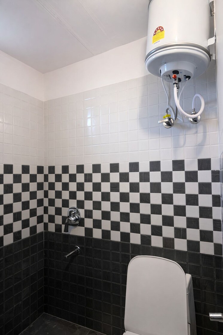 Bathroom, badshahpur 1 RK 400 Sq.Ft. Builder Floor In Badshahpur Gurgaon 9658401
