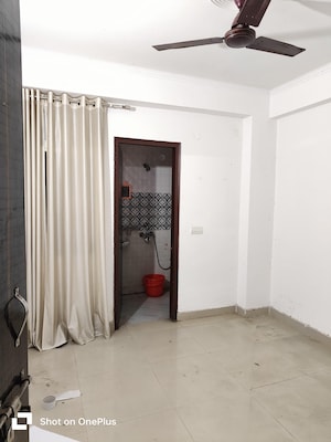 Room in 1 BHK Builder Floor at Paryavaran Complex – for Rent