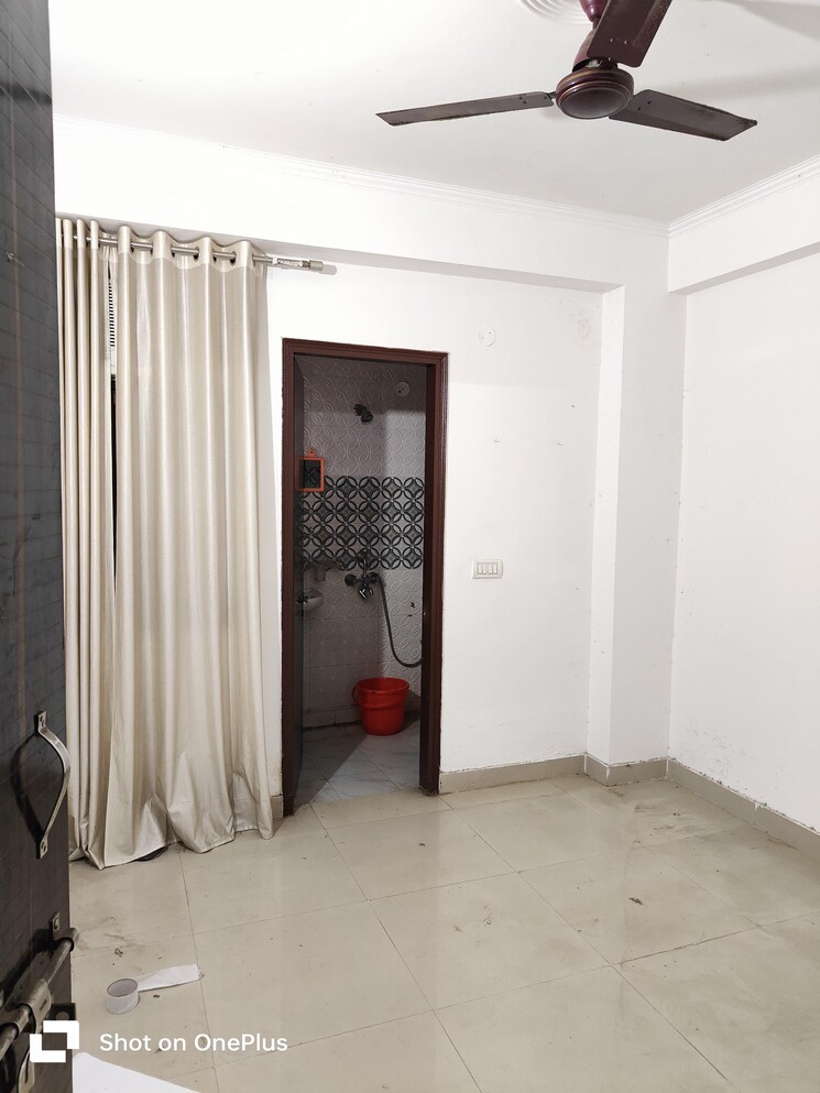 Room, paryavaran complex 1 Bedroom 510 Sq.Ft. Builder Floor In Paryavaran Complex Delhi 9658588