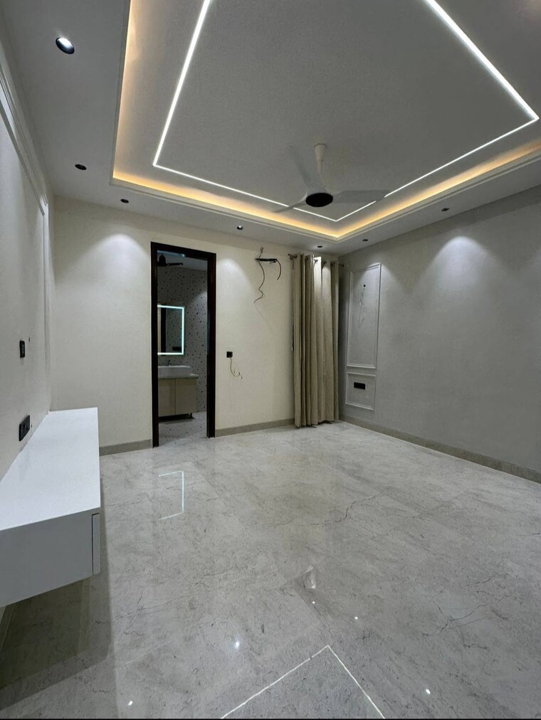 Room, sector 23 3 Bedroom 1786 Sq.Ft. Apartment In Sector 23 Gurgaon 9658480