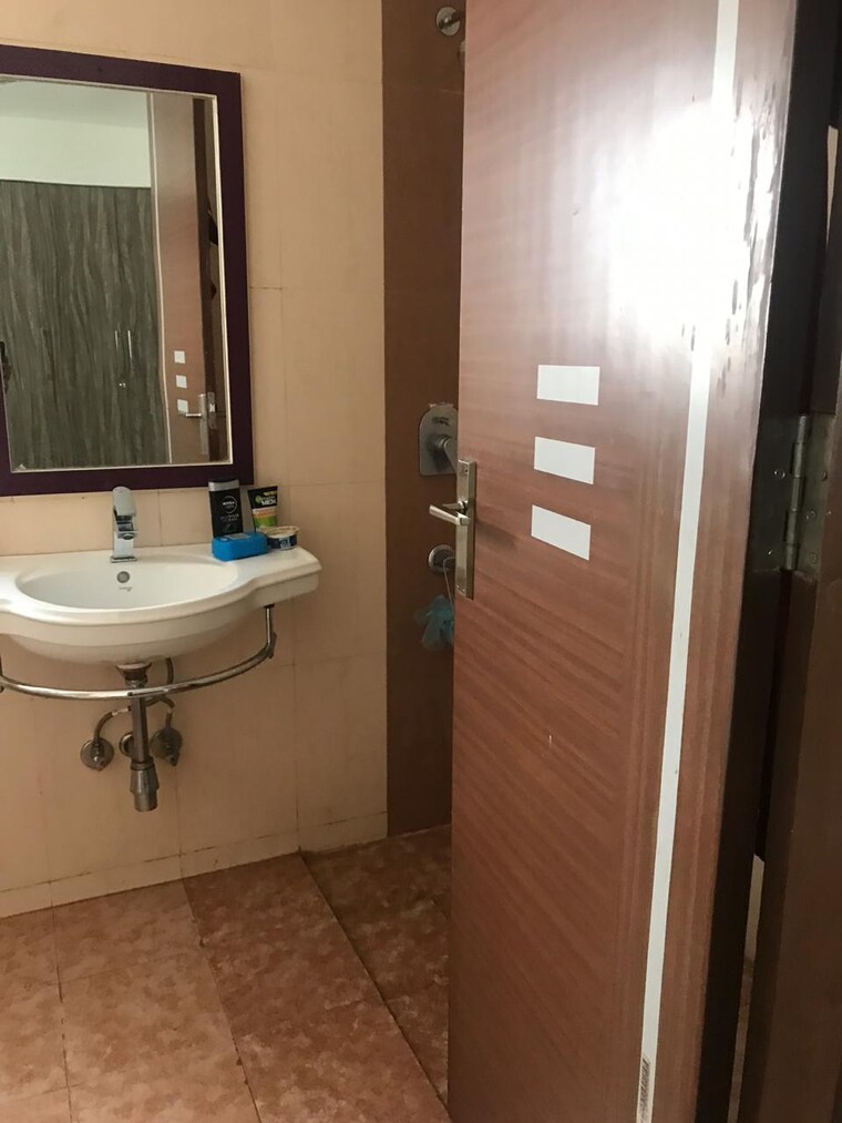 Bathroom, ramprastha-city-the-edge-towers 2 Bedroom 1380 Sq.Ft. Apartment In Sector 37d Gurgaon 9658509