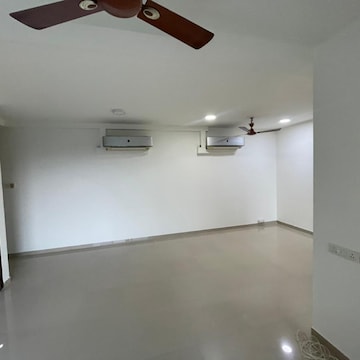 Room in 2.5 BHK Apartment at Oberoi Realty Splendor, Andheri East – for Rent