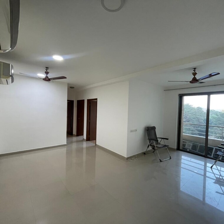 Room, oberoi-realty-splendor 2.5 Bedroom 1000 Sq.Ft. Apartment In Andheri East Mumbai 9658572