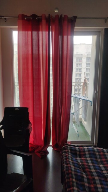 Room in 3 BHK Apartment at Trident Embassy, Sector 1 Greater Noida – for Rent