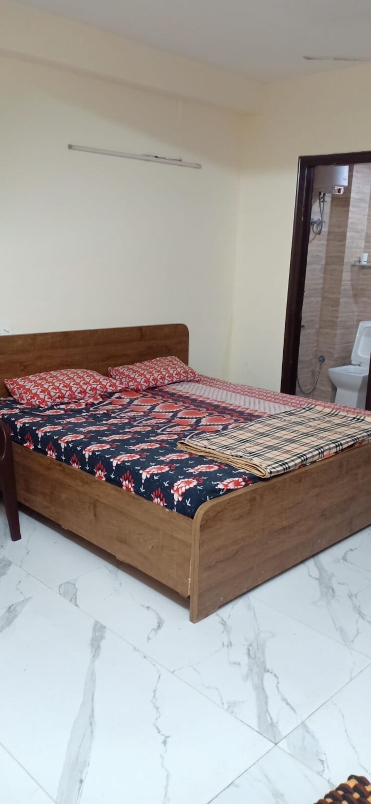 Bedroom, dlf phase v 1 RK 400 Sq.Ft. Builder Floor In Dlf Phase V Gurgaon 9658587