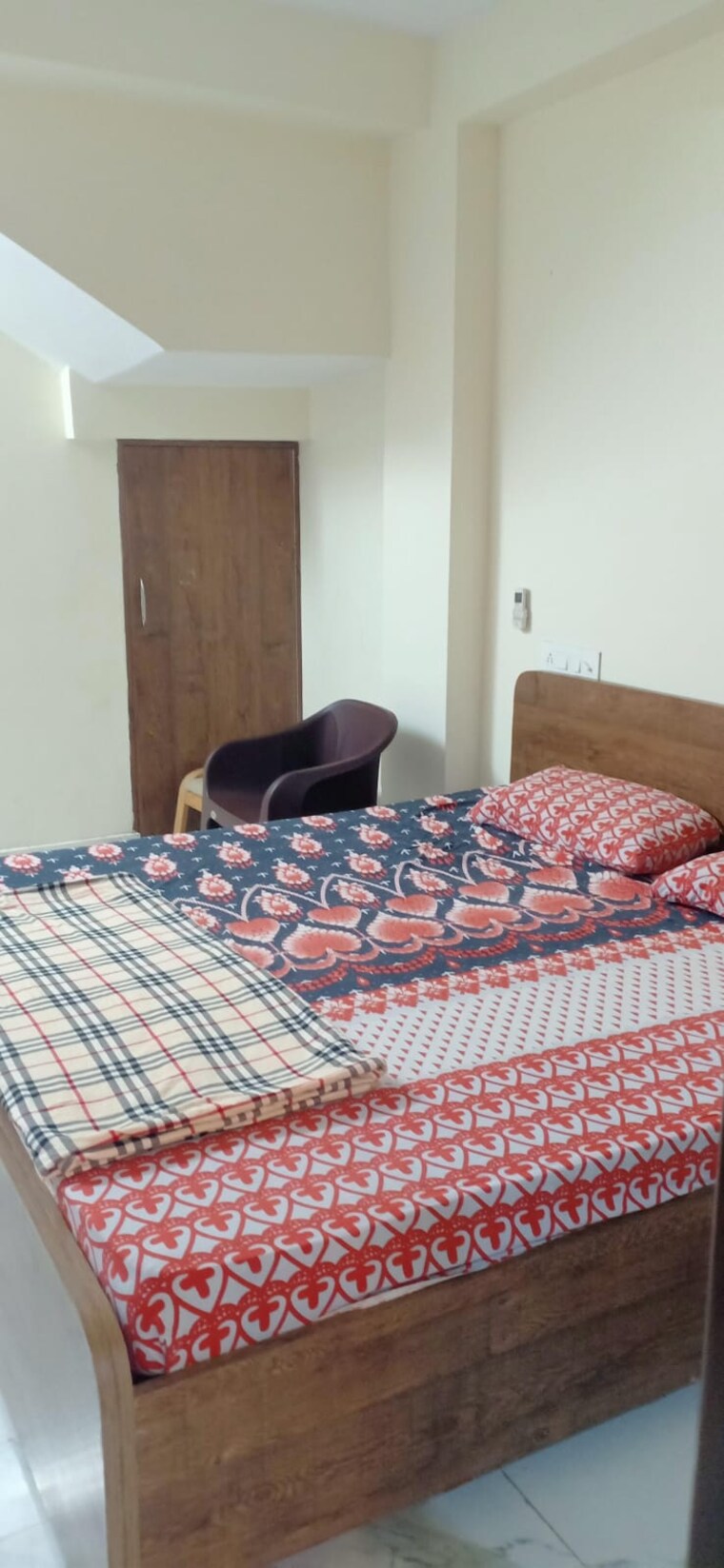 Bedroom, dlf phase v 1 RK 400 Sq.Ft. Builder Floor In Dlf Phase V Gurgaon 9658587