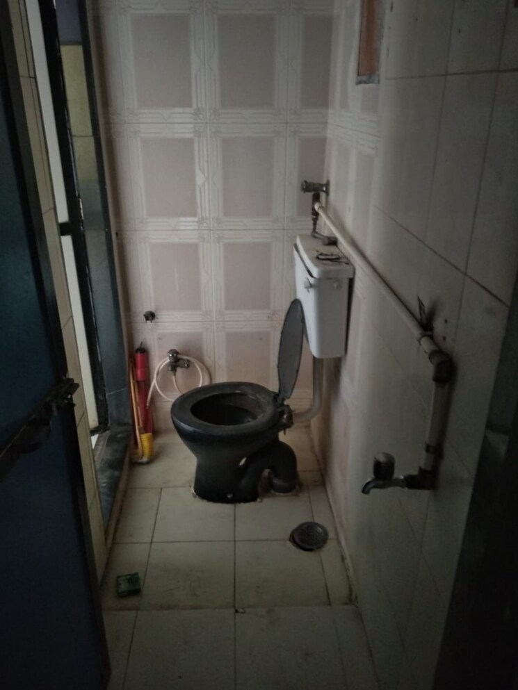 Bathroom, old-mhada-complex 1 RK 225 Sq.Ft. Apartment In Malad West Mumbai 9658629