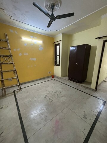 Room in 2 BHK Independent House at Bhasin Apartments, Niti Khand I – for Rent