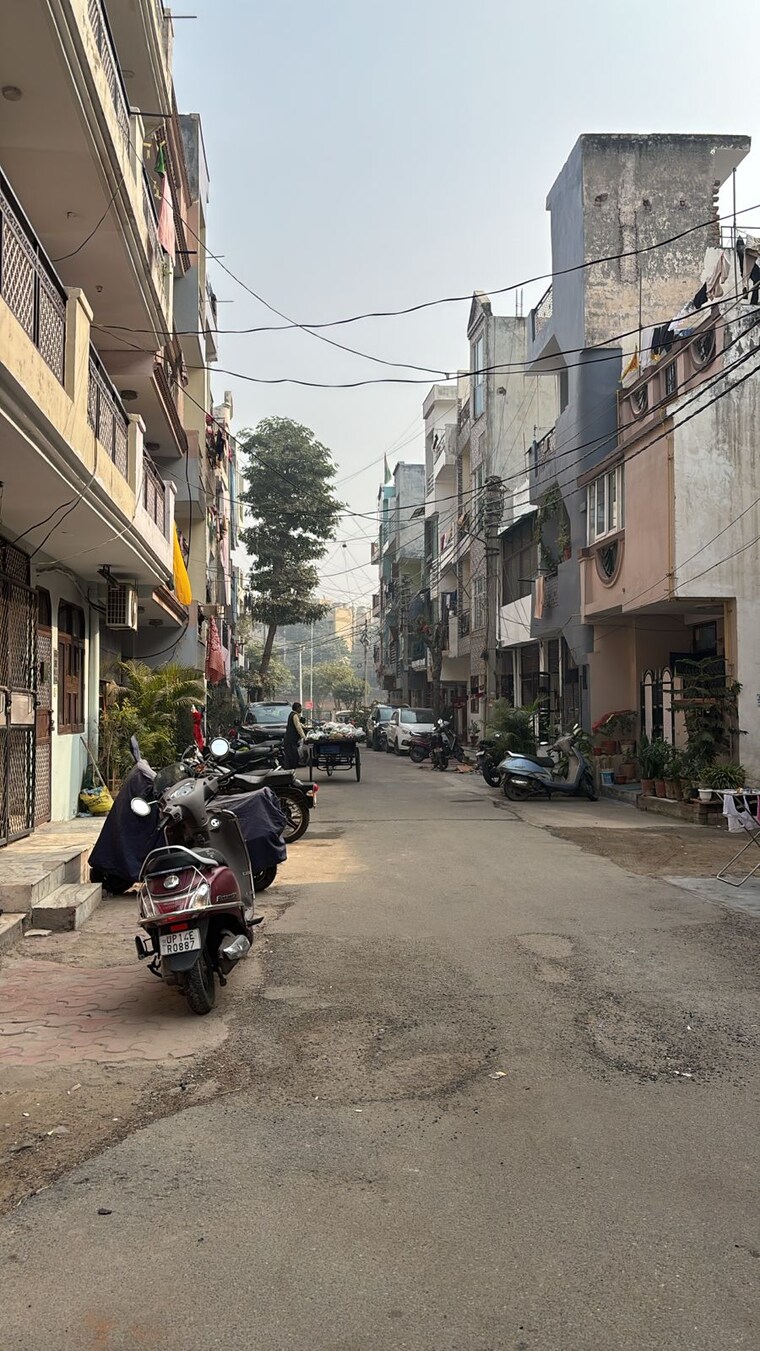  Parking, bhasin-apartments 2 Bedroom 1000 Sq.Ft. Independent House In Niti Khand I Ghaziabad 9658761