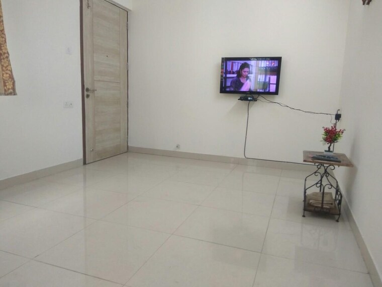 Room, magarpatta-annex 2 Bedroom 875 Sq.Ft. Apartment In Hadapsar Pune 9658794