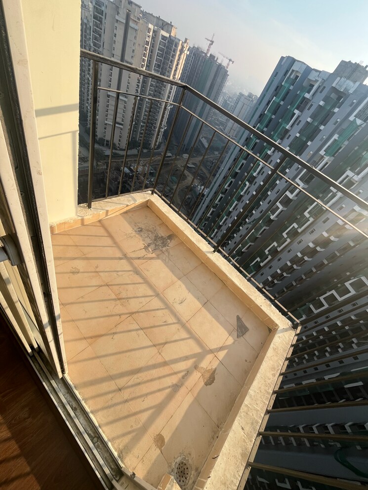 Balcony, amrapali-dream-valley 2 Bedroom 850 Sq.Ft. Apartment In Amrapali Dream Valley Greater Noida 9658865
