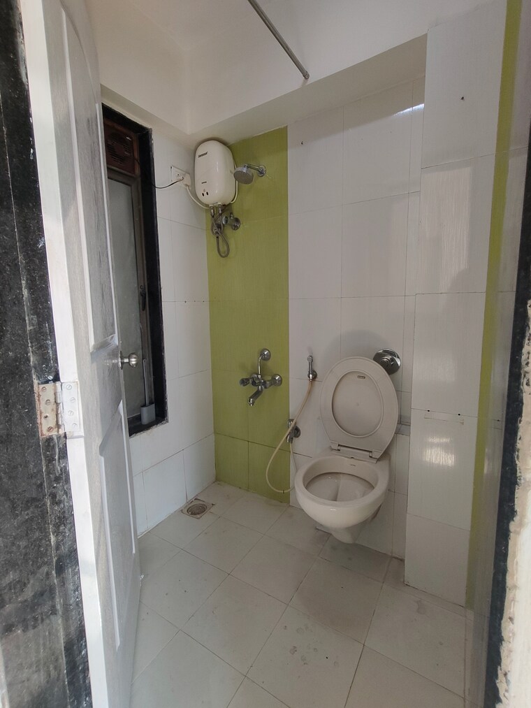 Bathroom, amann-marina 2 Bedroom 1000 Sq.Ft. Apartment In Worli Mumbai 9658792