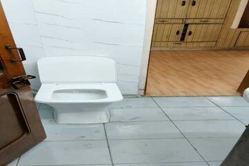 Bathroom in 3 BHK Apartment at Sector 31 – for Rent