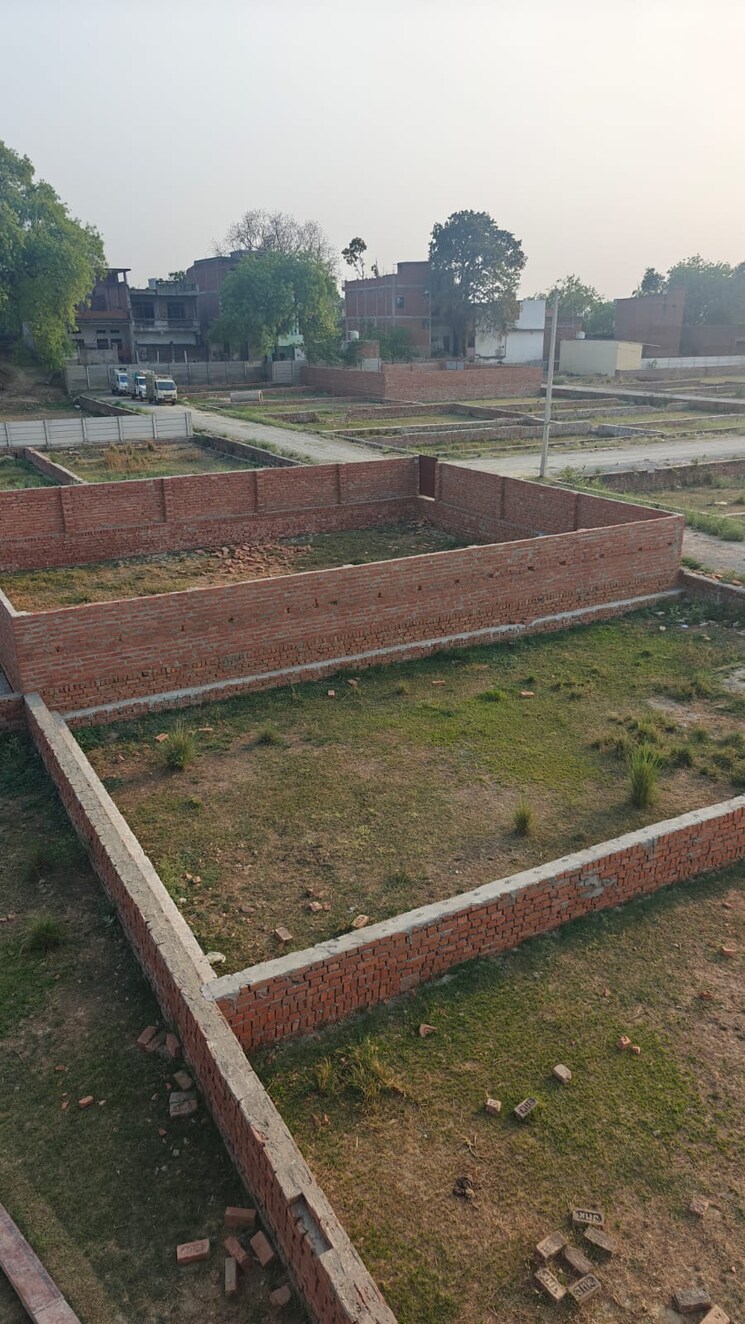 Garden, babatpur  1300 Sq.Yd. Plot In Babatpur Varanasi 9658790