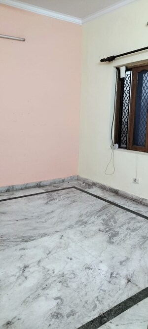 Room in 1 BHK Independent House at Alpha Ii Greater Noida – for Rent