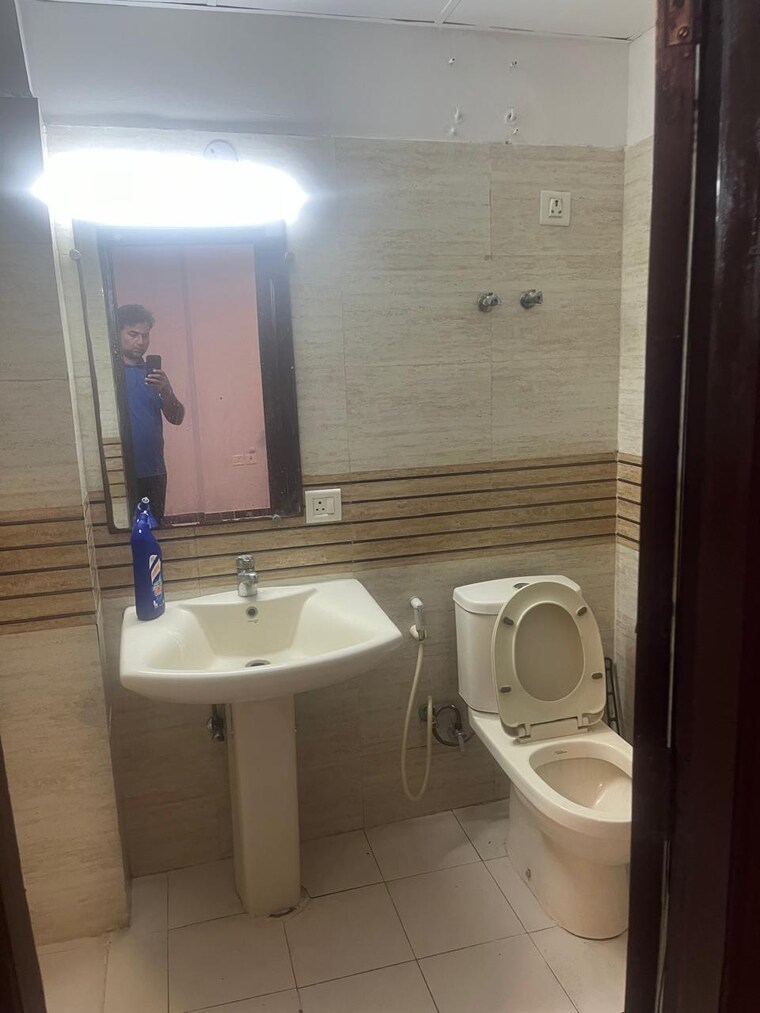 Bathroom, exotica-fresco 3 Bedroom 1560 Sq.Ft. Apartment In Sector 137 Noida 9658402