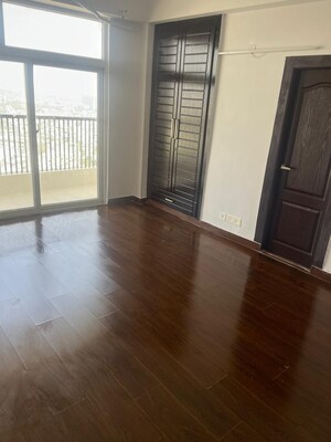 Room in 3 BHK Apartment at Exotica Fresco, Sector 137 – for Rent