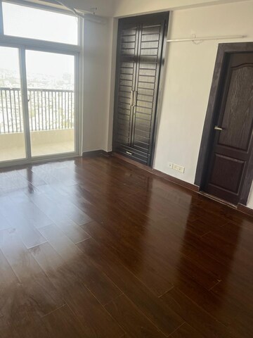 Room in 3 BHK Apartment at Exotica Fresco, Sector 137 – for Rent