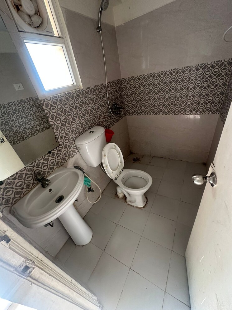 Bathroom, aig-park-avenue 3.5 Bedroom 1579 Sq.Ft. Apartment In Sector 4 Greater Noida Greater Noida 9658979