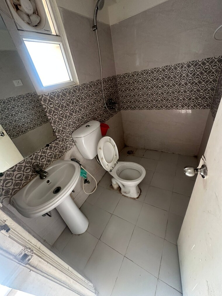 Bathroom, aig-park-avenue 3.5 Bedroom 1579 Sq.Ft. Apartment In Sector 4 Greater Noida Greater Noida 9658979