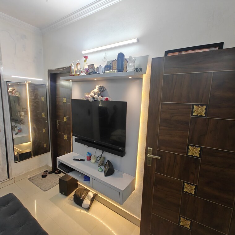 Room, vikas puri 3 Bedroom 1100 Sq.Ft. Apartment In Vikas Puri Delhi 9659083