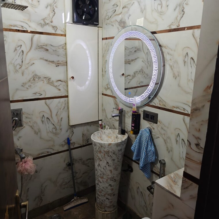 Bathroom, vikas puri 3 Bedroom 1100 Sq.Ft. Apartment In Vikas Puri Delhi 9659083