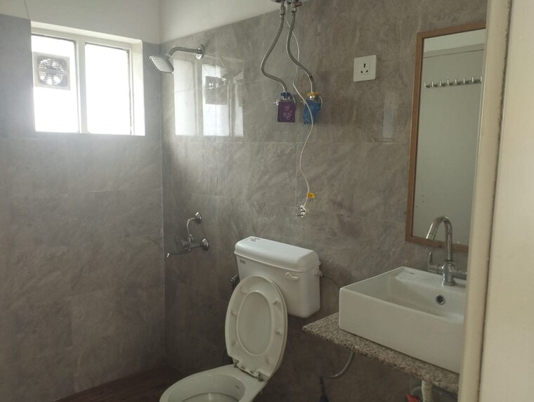 Bathroom, palam-vihar-residents-association 2 Bedroom 1352 Sq.Ft. Apartment In Palam Vihar Gurgaon 9659016