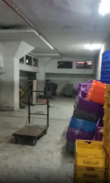  Warehouse For Sale in Elgin