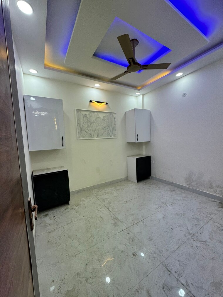Master Bedroom, dwarka mor 3 Bedroom 100 Sq.Yd. Builder Floor In Dwarka Mor Delhi 9659054
