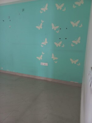 Room in 3 BHK Apartment at AIG Park Avenue, Sector 4 Greater Noida – for Rent