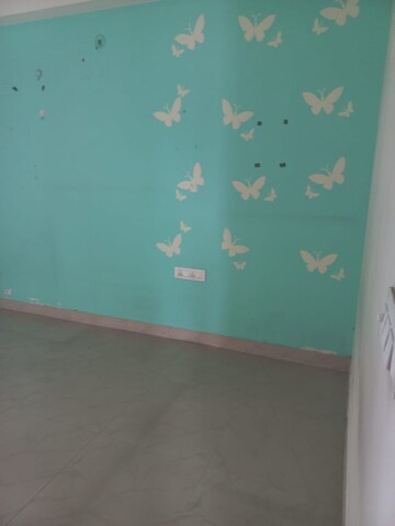 Room in 3 BHK Apartment at AIG Park Avenue, Sector 4 Greater Noida – for Rent