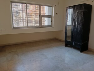 Room in 2 BHK Apartment at Kalpataru Shravasti, Malad West – for Rent