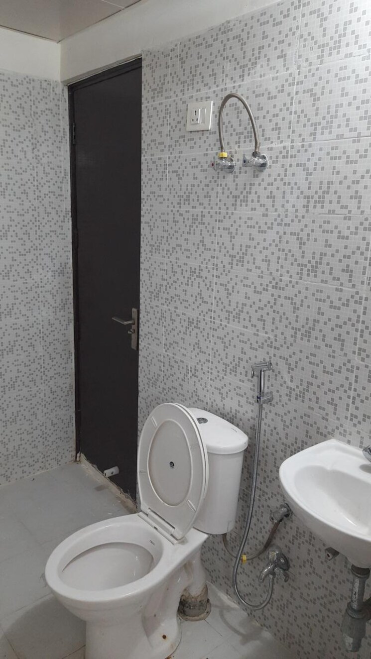 Bathroom, puri-vip-floors 3 Bedroom 1622 Sq.Ft. Apartment In Sector 81 Faridabad 9658917
